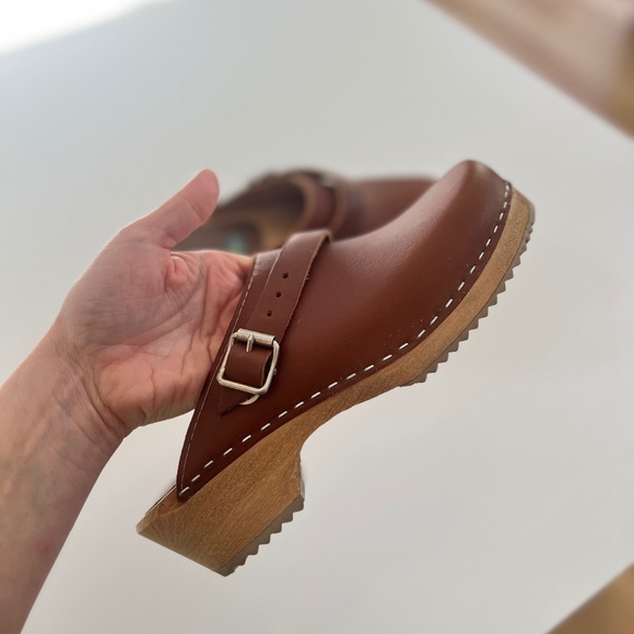 MIA Like New Alma Women’s Leather Slip On Buckle Clogs Size 38 - Picture 4 of 9
